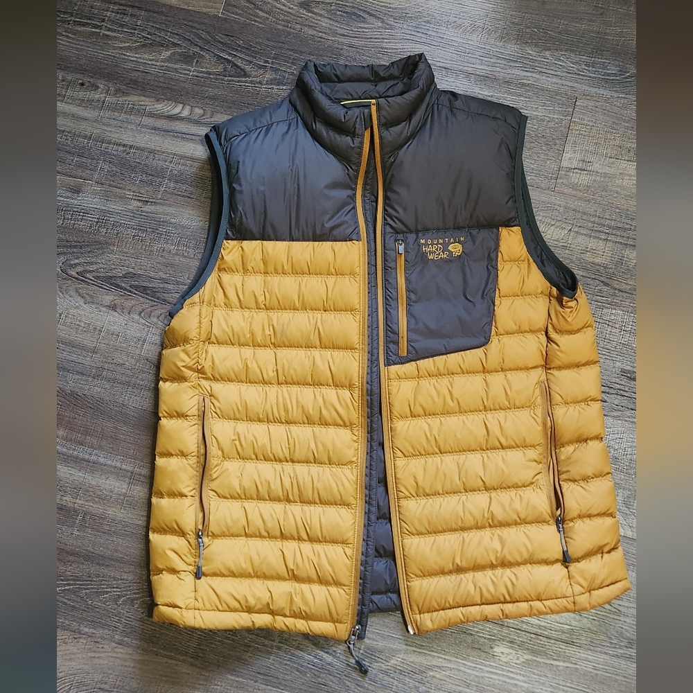 Like new mountain hardware vest mens large
